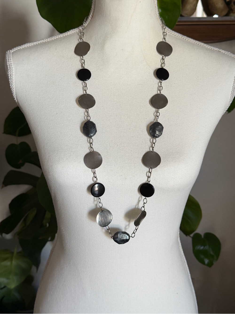 Vintage NY Black & Gray Metal Disc Chunky Lucite Beaded Necklace